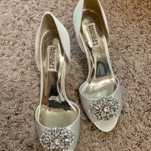 Baghley Mischka Dana White Satin heels size 8